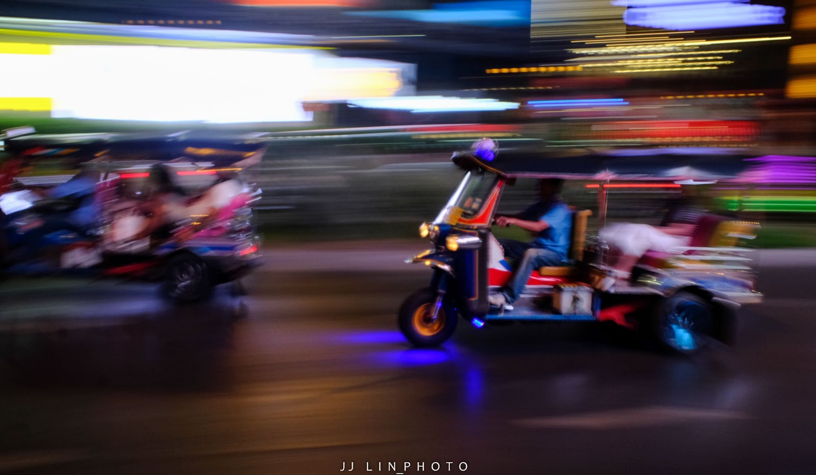 曼谷_33mm f/2.8 1/10sec ISO1600